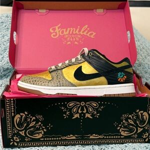 Nike FAMILIA Limited Sneakers in Gold and Black BRAND NEW!